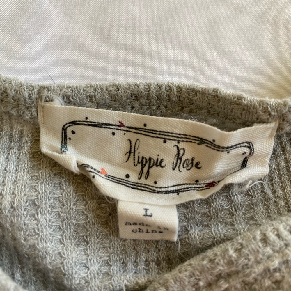 🤍HIPPIE ROSE KNOT TANK TOP! - Picture 2 of 5